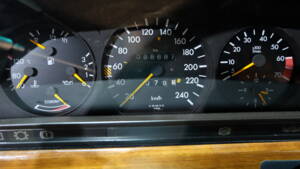 Immagine 22/31 di Mercedes-Benz 500 SEL (1987)