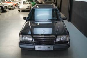 Bild 25/50 von Mercedes-Benz E 280 T (1994)