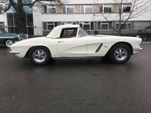 Image 12/25 of Chevrolet Corvette (1962)