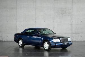 Bild 21/50 von Mercedes-Benz E 200 (1996)