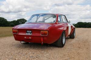 Image 35/50 de Alfa Romeo 1750 GT Veloce (1971)