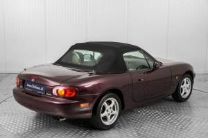 Immagine 47/50 di Mazda MX-5 1.6 (2000)