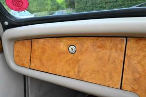 Bild 20/50 von MG RV8 (1995)