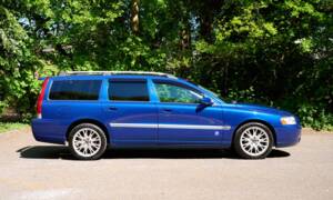 Image 2/50 of Volvo V 70 2.4 (2006)
