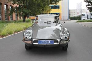 Image 4/22 of Citroën DS 21 Pallas (1966)
