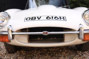 Image 19/50 de Jaguar Type E (2+2) (1970)