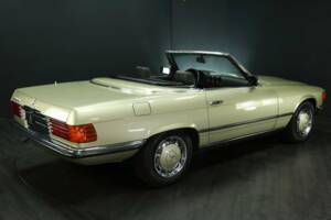Imagen 2/50 de Mercedes-Benz 380 SL (1984)