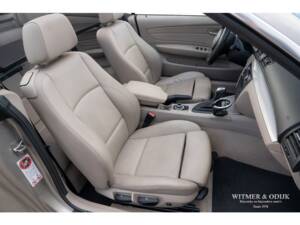 Image 18/33 de BMW 118i (2010)