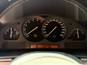 Image 18/22 of BMW 850i (1990)