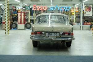 Image 11/50 of Mercedes-Benz 300 SE (1964)