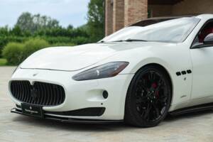 Bild 19/50 von Maserati GranTurismo 4.2 (2008)