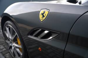 Image 39/50 of Ferrari California (2009)