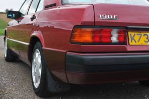 Image 9/31 of Mercedes-Benz 190 E (1993)