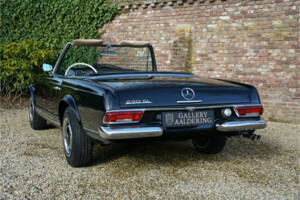 Image 24/50 of Mercedes-Benz 230 SL (1966)