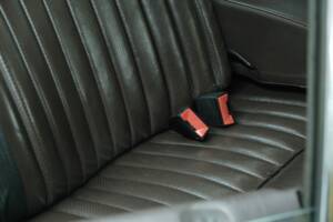 Bild 32/50 von Mercedes-Benz 380 SE (1983)
