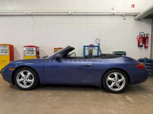 Image 21/23 of Porsche 911 Carrera (1998)