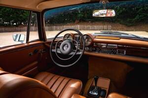 Image 28/37 of Mercedes-Benz 280 SE 3,5 (1970)