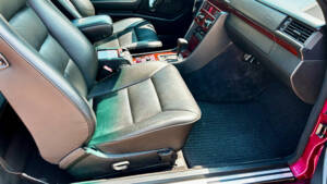 Bild 6/9 von Mercedes-Benz E 220 (1994)
