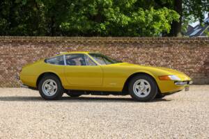 Afbeelding 32/50 van Ferrari 365 GTB/4 Daytona (1971)