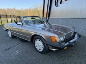 Image 5/36 de Mercedes-Benz 560 SL (1988)
