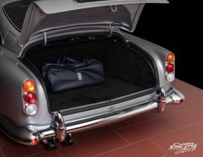 Image 6/10 of Aston Martin DB 5 Vantage (1965)