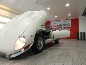 Image 11/15 de Jaguar E-Type (1968)