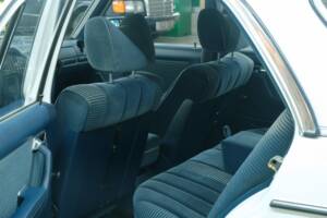 Bild 18/50 von Mercedes-Benz 230 (1977)