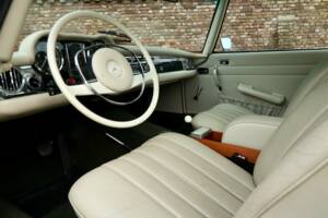 Bild 24/50 von Mercedes-Benz 280 SL (1970)