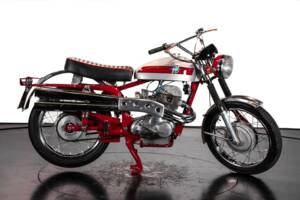 Image 3/34 of MV Agusta 250 Bicilindrica (1970)