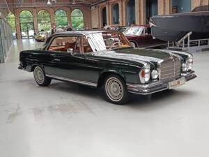 Image 15/54 of Mercedes-Benz 280 SE 3,5 (1970)