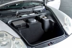 Image 35/50 of Porsche 911 Carrera 4S (2004)