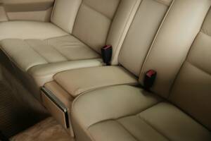 Image 17/39 of Mercedes-Benz 560 SEC (1990)