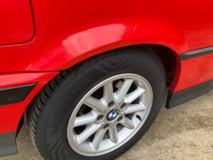 Immagine 12/35 di BMW 318is (1992)