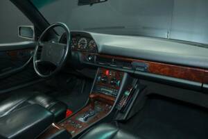 Immagine 23/50 di Mercedes-Benz 560 SEC (1990)