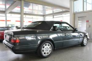 Bild 4/20 von Mercedes-Benz 300 CE-24 (1996)
