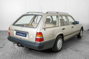 Bild 26/50 von Mercedes-Benz 230 TE (1987)