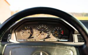 Bild 28/38 von Mercedes-Benz 500 E (1991)