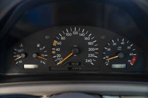 Image 44/50 of Mercedes-Benz CLK 200 (1997)