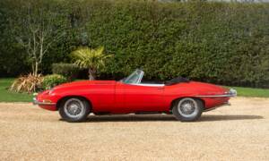 Image 2/50 de Jaguar E-Type (1967)