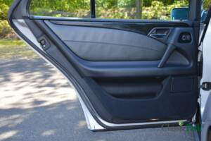 Image 18/50 de Mercedes-Benz E 50 AMG (1996)