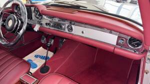 Image 15/24 of Mercedes-Benz 280 SL (1968)