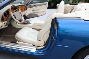 Image 3/50 de Jaguar XK8 4.0 (1997)