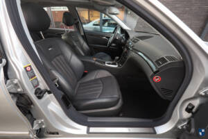 Image 23/84 of Mercedes-Benz E 55 AMG (2002)