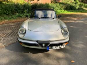Image 5/8 de Alfa Romeo 2.0 Spider (1984)