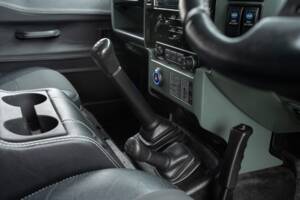 Image 8/50 de Land Rover Defender 110 Crew Cab SE (2010)