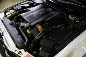 Image 32/38 of Mercedes-Benz 500 SL (1991)