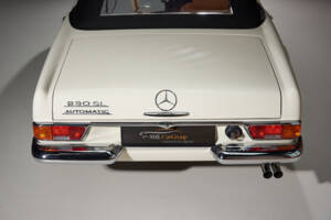 Image 16/55 of Mercedes-Benz 230 SL (1965)