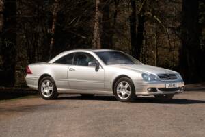 Image 21/50 of Mercedes-Benz CL 500 (2002)