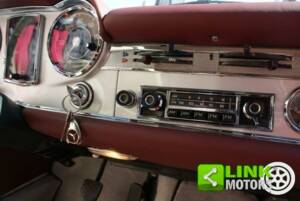 Image 13/50 of Mercedes-Benz 230 SL (1967)