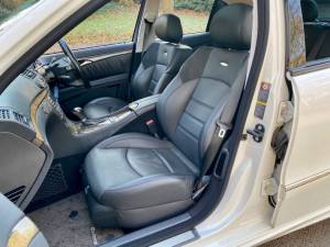 Image 21/47 of Mercedes-Benz E 63 AMG (2006)